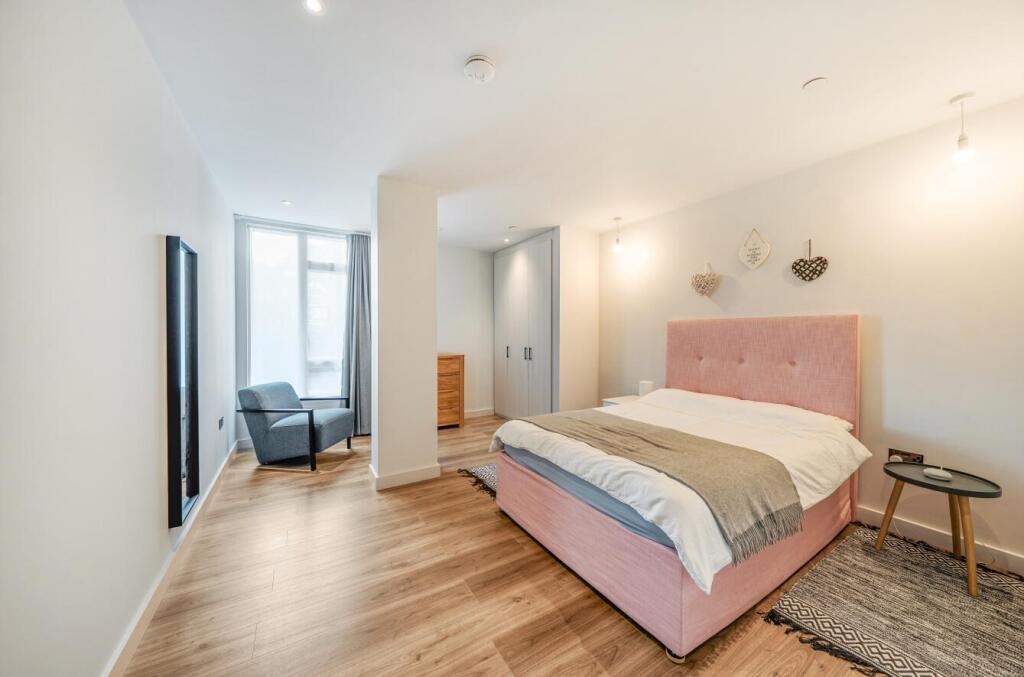 Apartment in Harrow - View 5