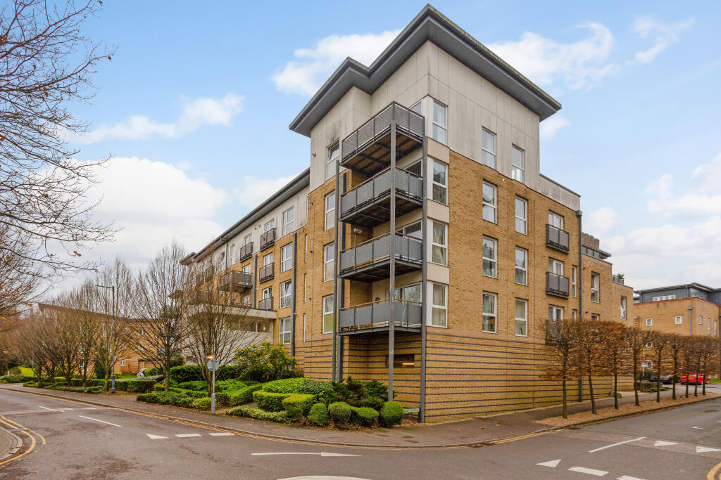 2-bed flat on Metropolitan Station Approach, Watford, WD18, £350,000