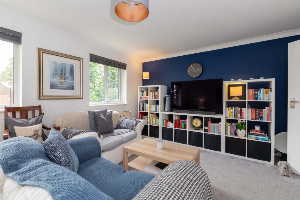 Apartment in Slough, Windsor and Maidenhead - View 2