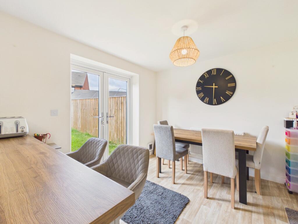 House in Hull, Wawne View, Kingswood - More