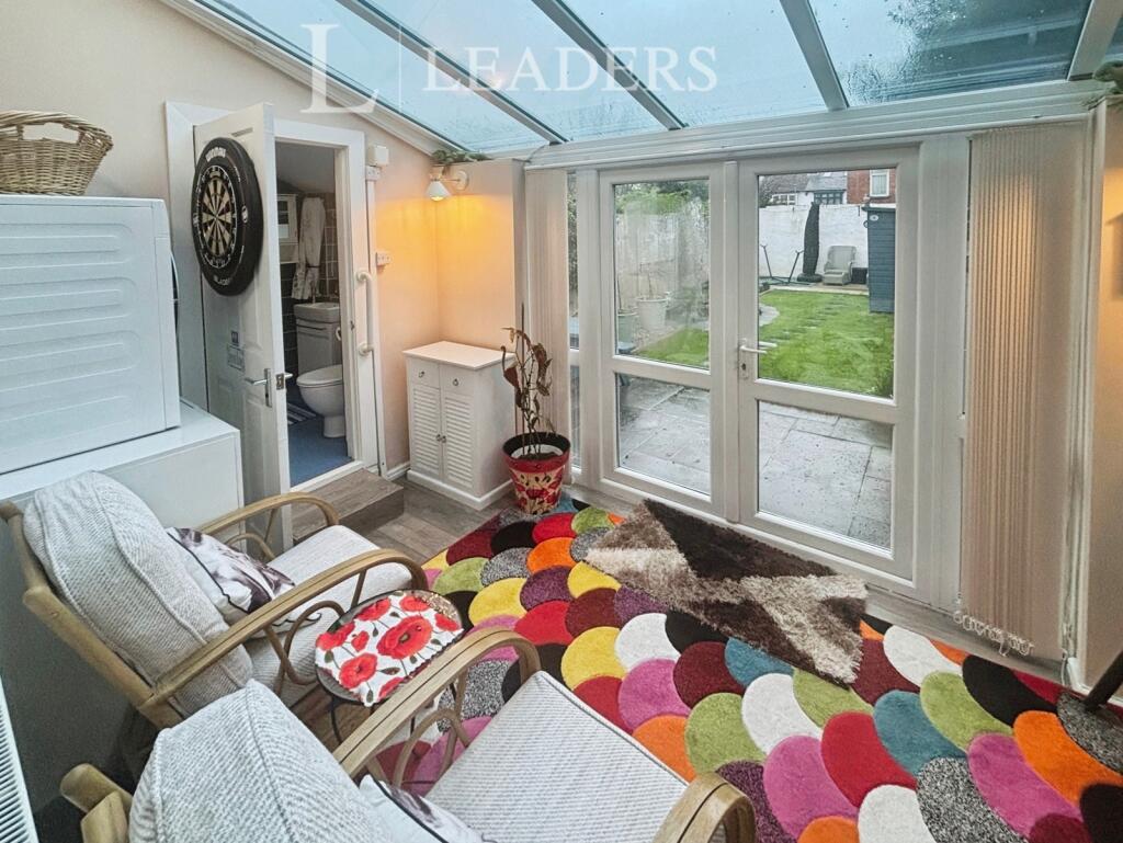 Lynton Grove, Portsmouth, Hampshire photo 3