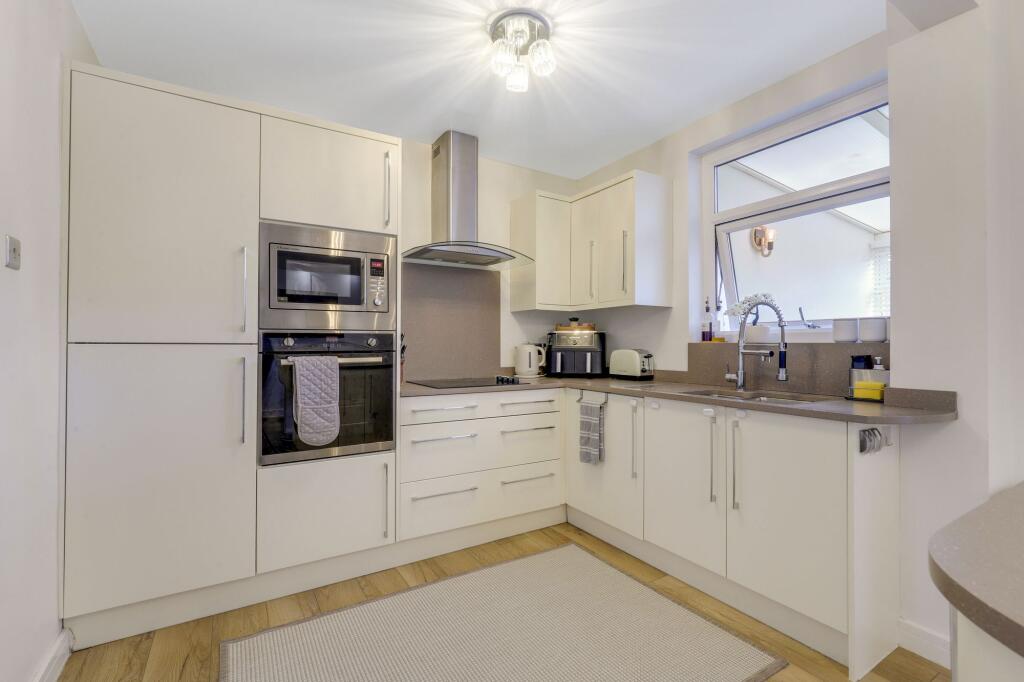Rockwood Crescent, Hucknall, NG15 photo 3