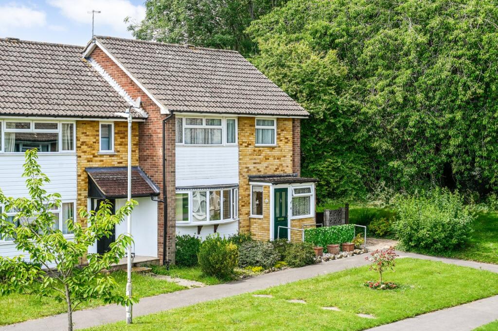 3-bed terraced on St. Marys Green, Kennington, Ashford, Kent, TN24, £300,000