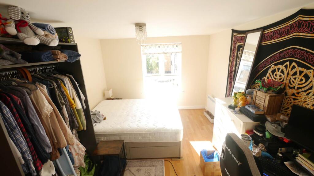 Apartment in Watford - More