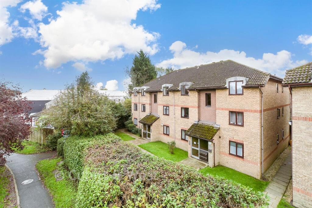 Vicarage Lane, Horley, Surrey photo 4