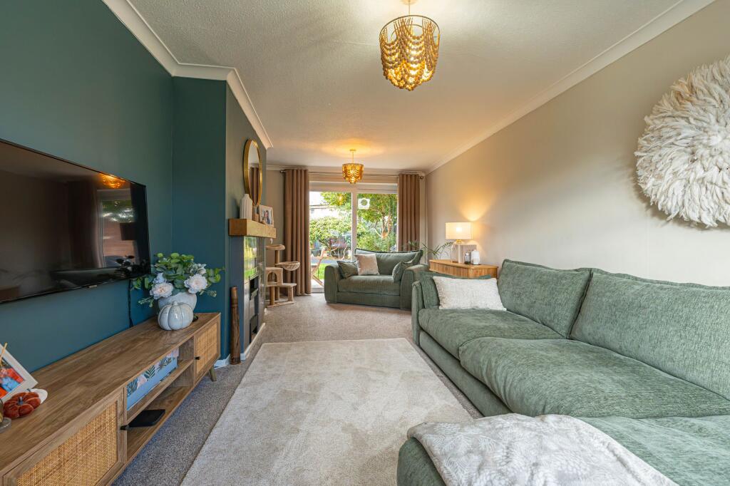 House in Newport - More