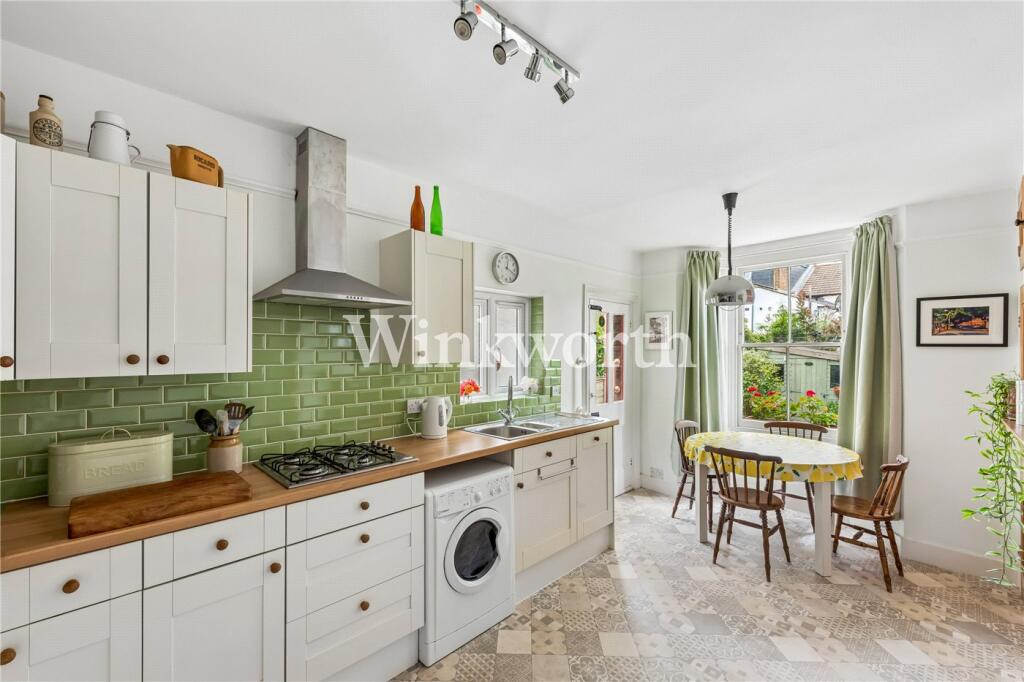 House in London, West Green - View 2