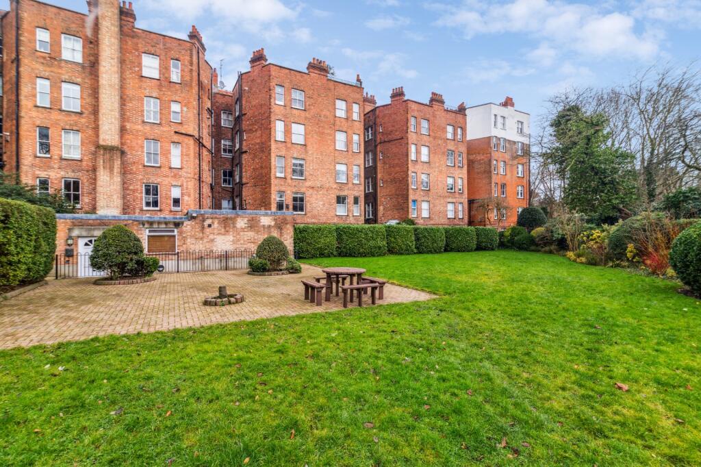 Apartment in London - More