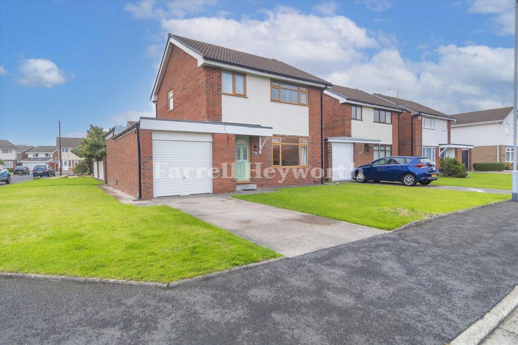 3-bed detached on Shore Green, Thornton Cleveleys, £269,995