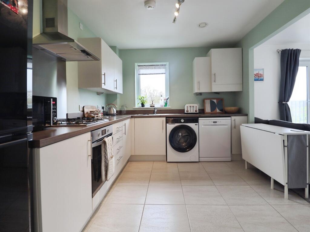 Apartment in Cardiff, Llanrumney - More