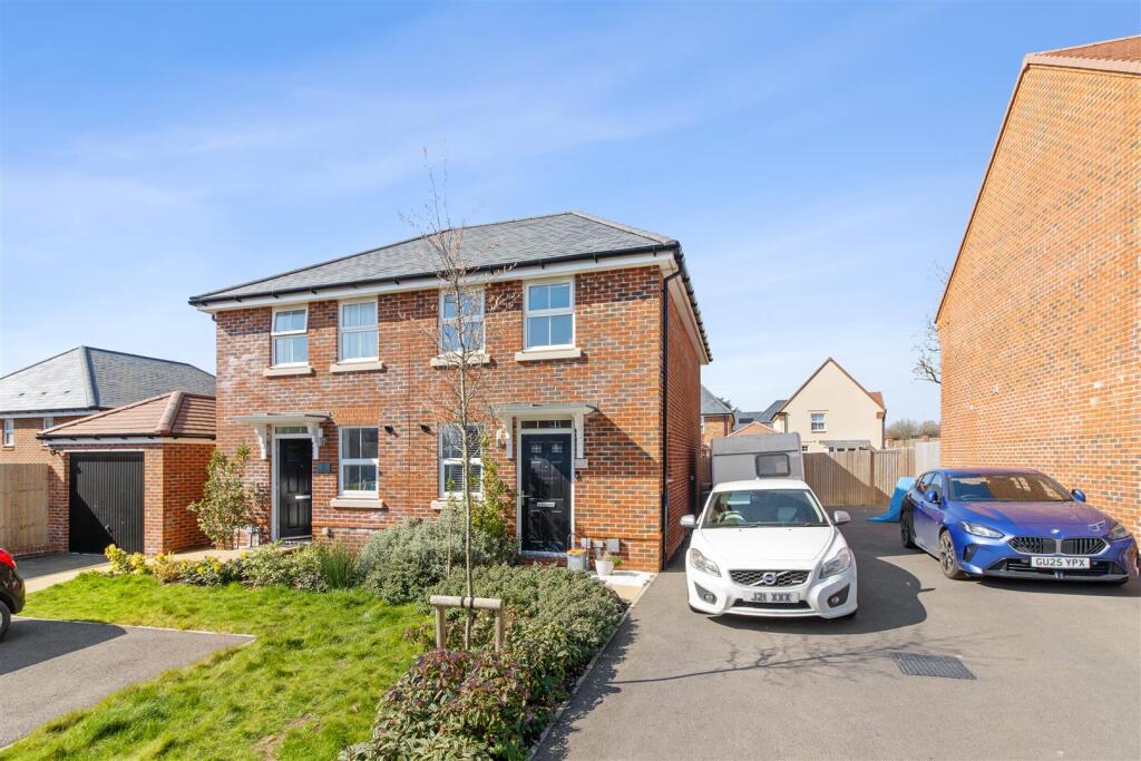 Main image of property: Heathfield Avenue, Hailsham