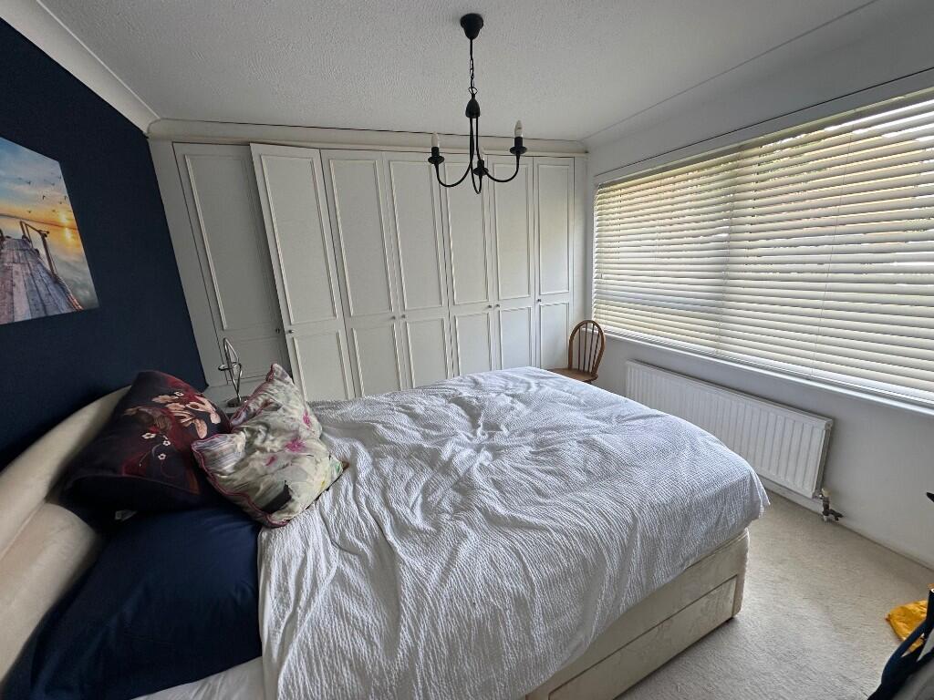 New North Road, Ilford, London, IG6 - More
