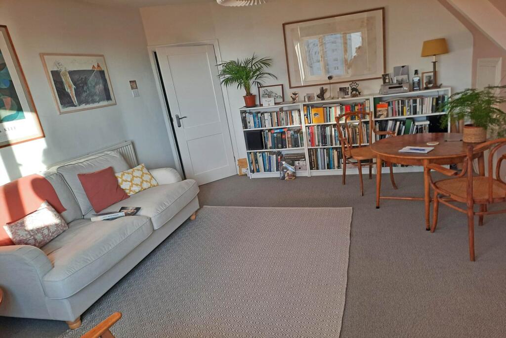 Apartment in Eastbourne, East Sussex - More