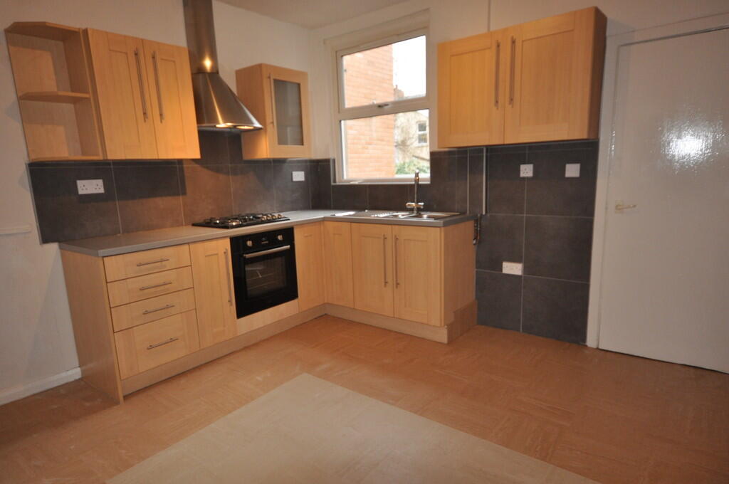 House in Nottingham, Nottinghamshire - More