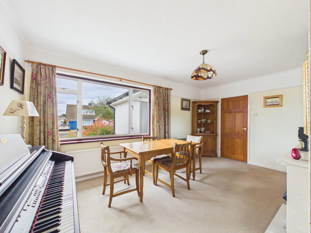 House in Horsham, Roffey, North Horsham - View 4