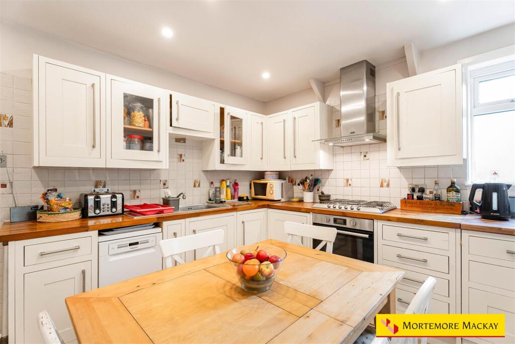 Apartment in London - More