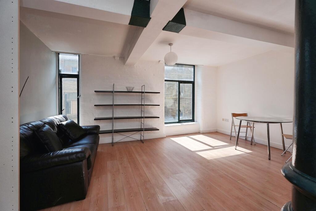 Apartment in Bradford, West Yorkshire - View 4