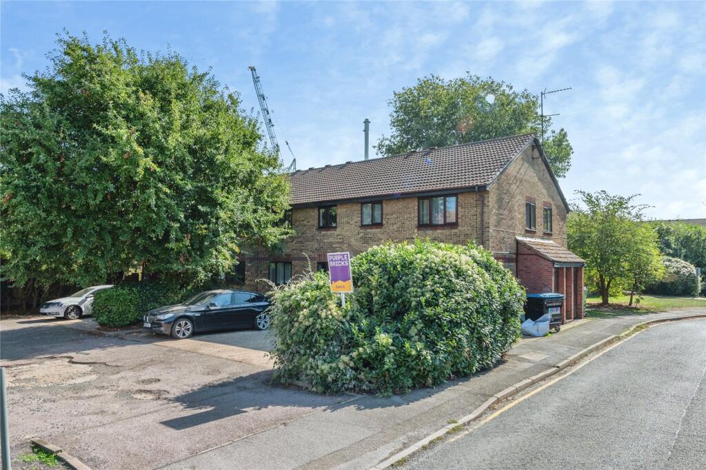 2-bed flat on Conway Gardens, Grays, Essex, RM17, £210,000