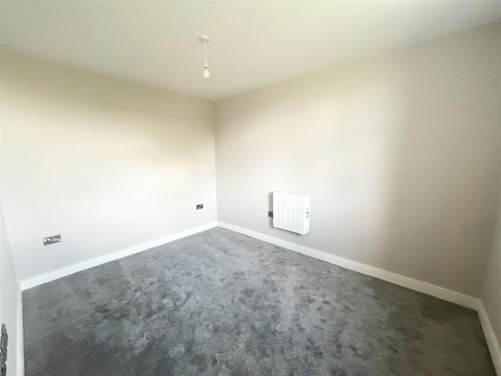 Apartment in Stockport, Handforth - More