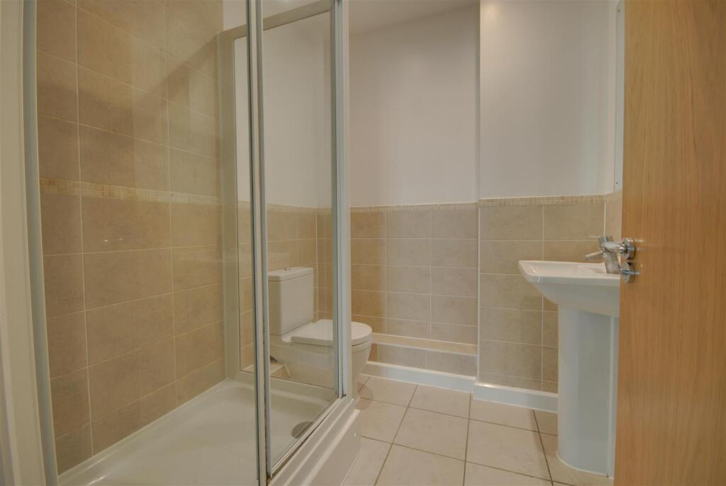 Apartment in Watford - More