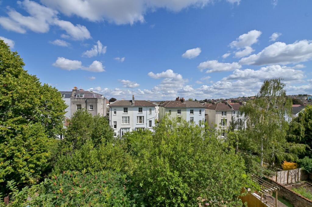 Apartment in Bristol - More