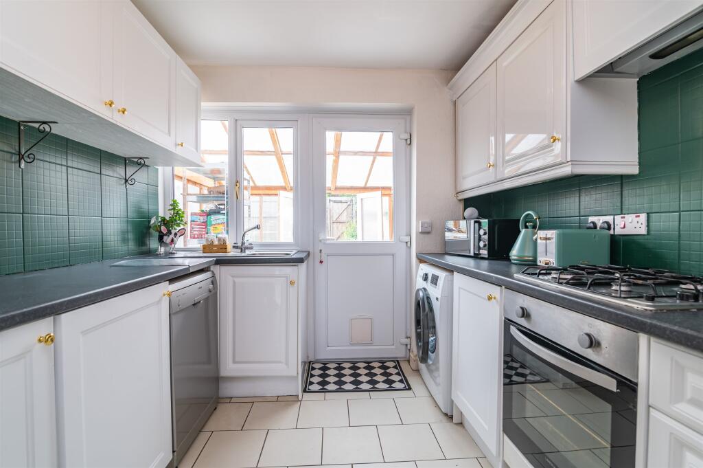 Oak Close, Bulwark, Chepstow - More