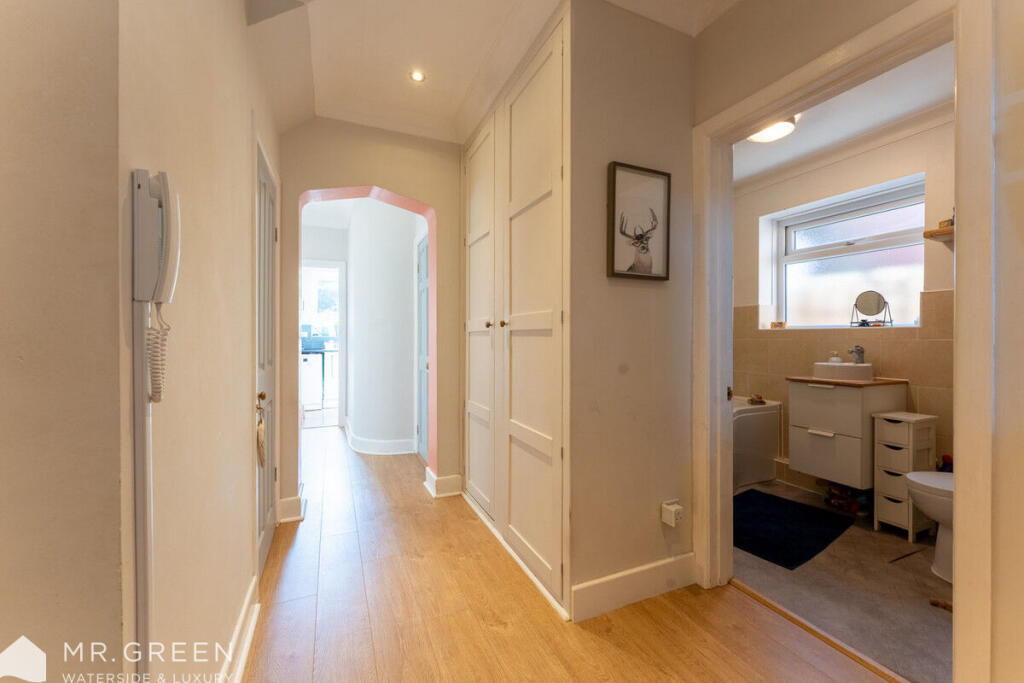 Apartment in Christchurch, Southbourne, Bournemouth - View 5