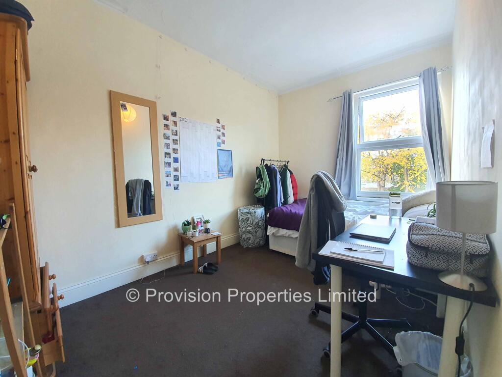 6 bedroom end of terrace house for rent