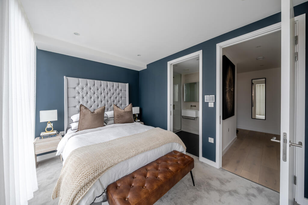 Apartment in St Albans - More