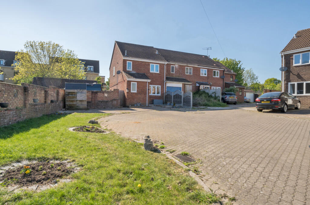 Main image of property: Greyshott Avenue, Fareham, Hampshire, PO14