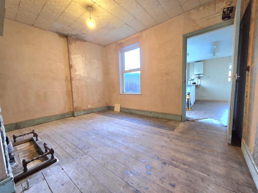 House in Gloucester, Barton - View 3