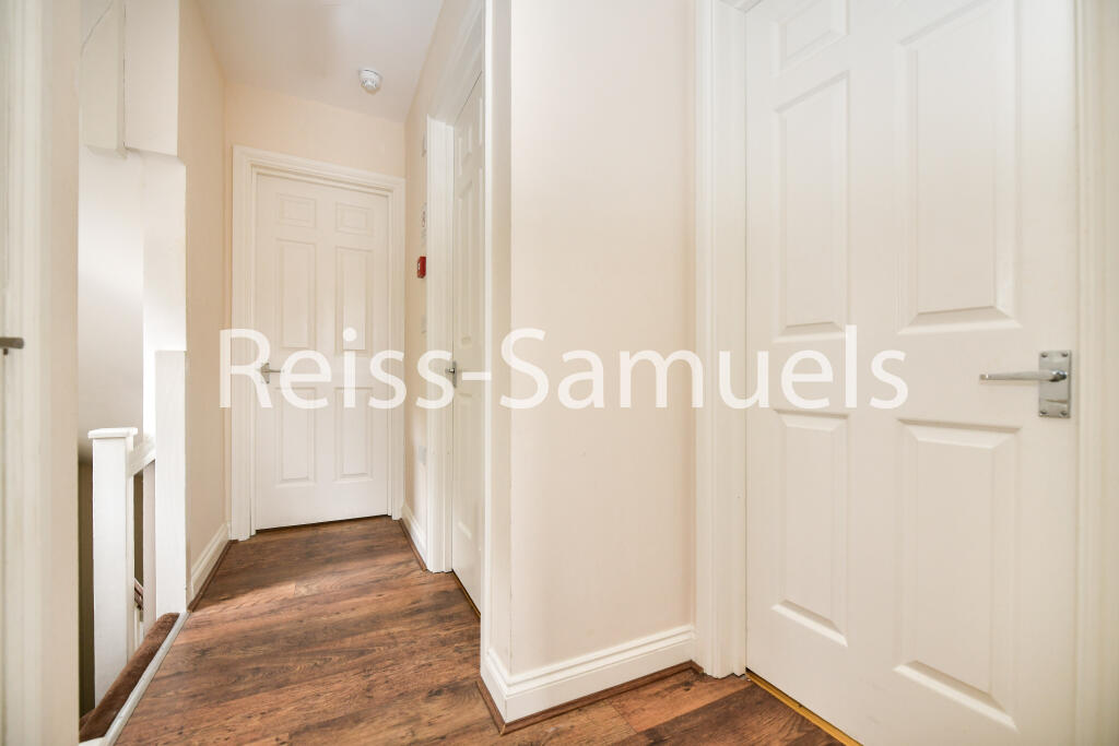 6 bedroom semi-detached house for rent