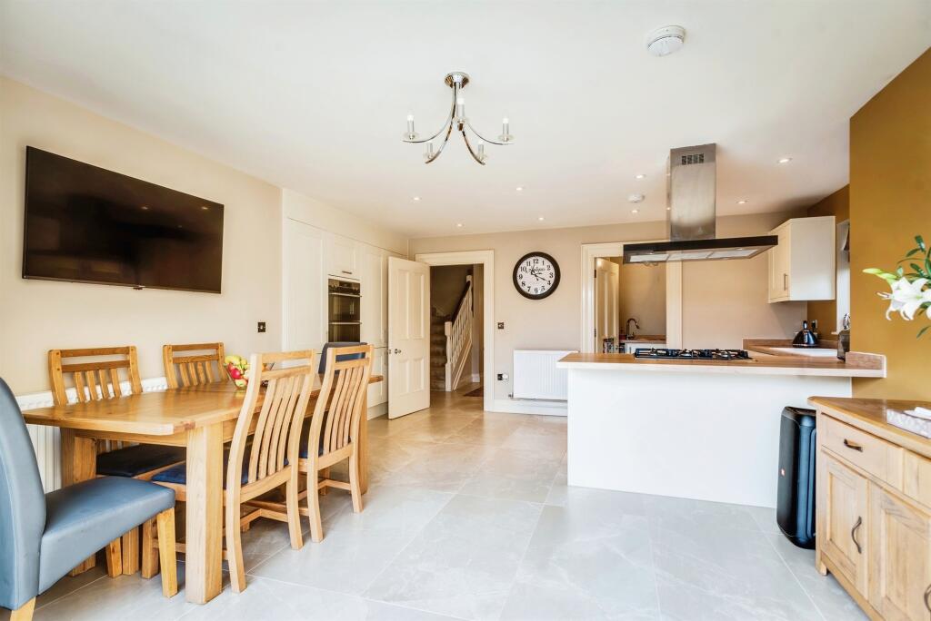 House in West Oxfordshire, Carterton - View 3