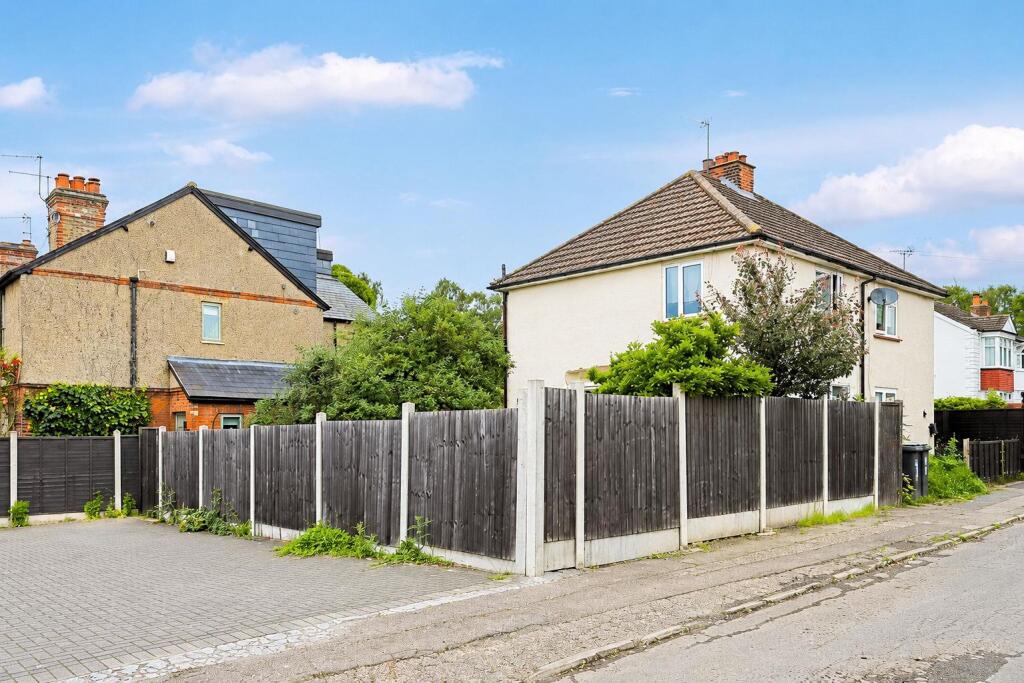 House in Epping Forest, Steward's Green, Epping - More