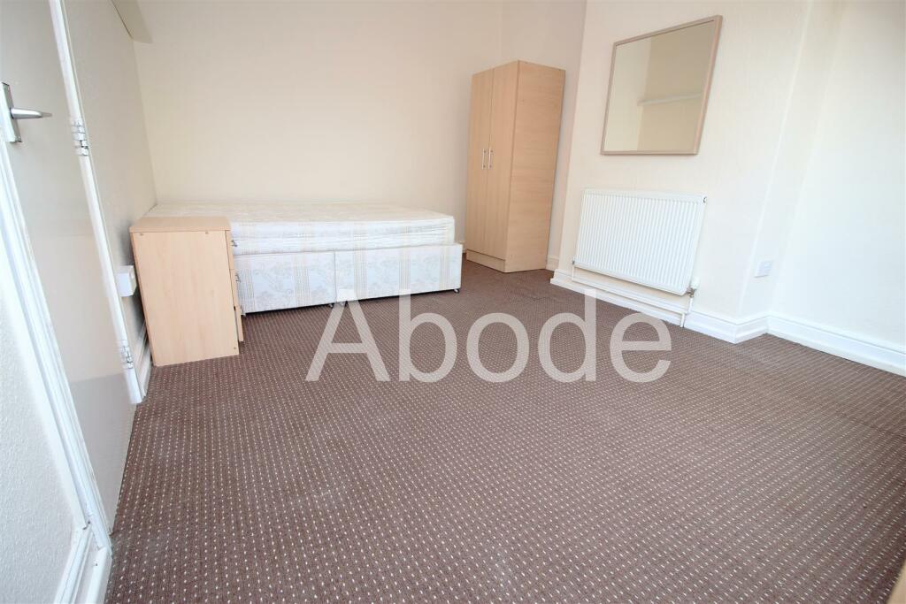 6 bedroom house for rent