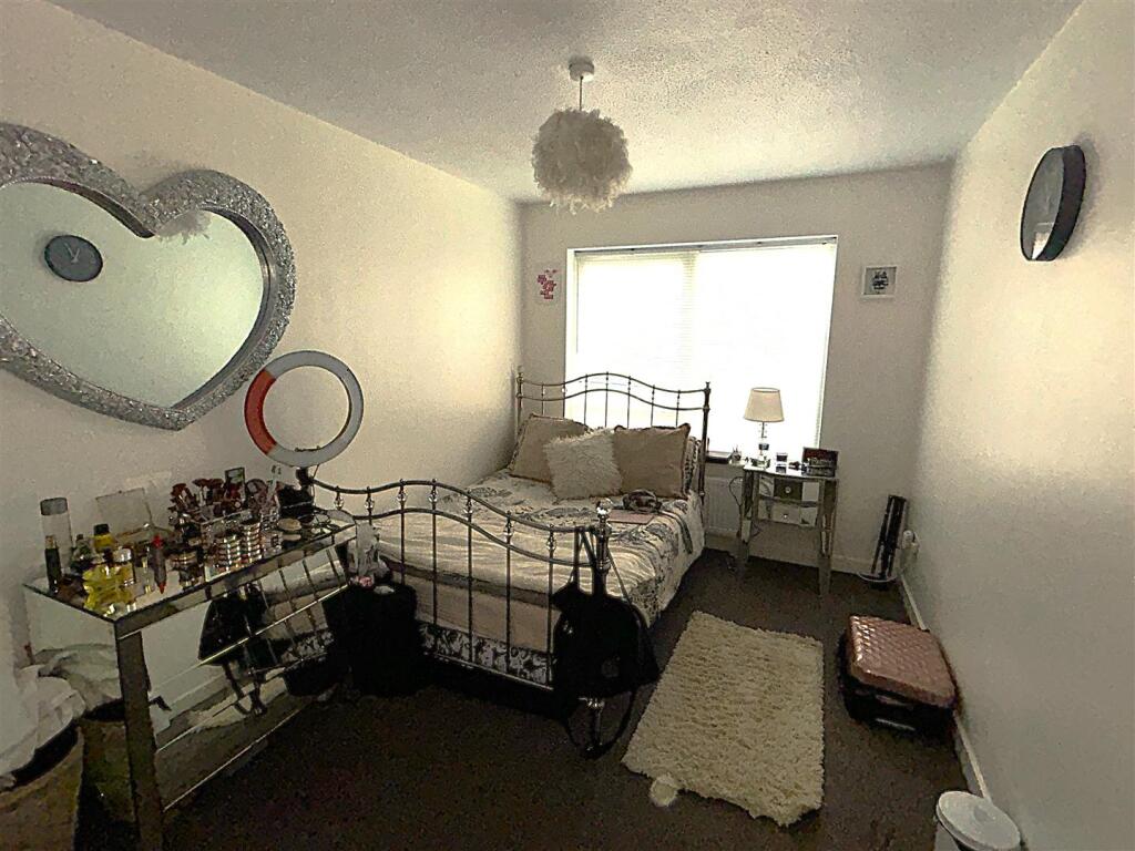 Whitehaven Close, Bromley photo 4