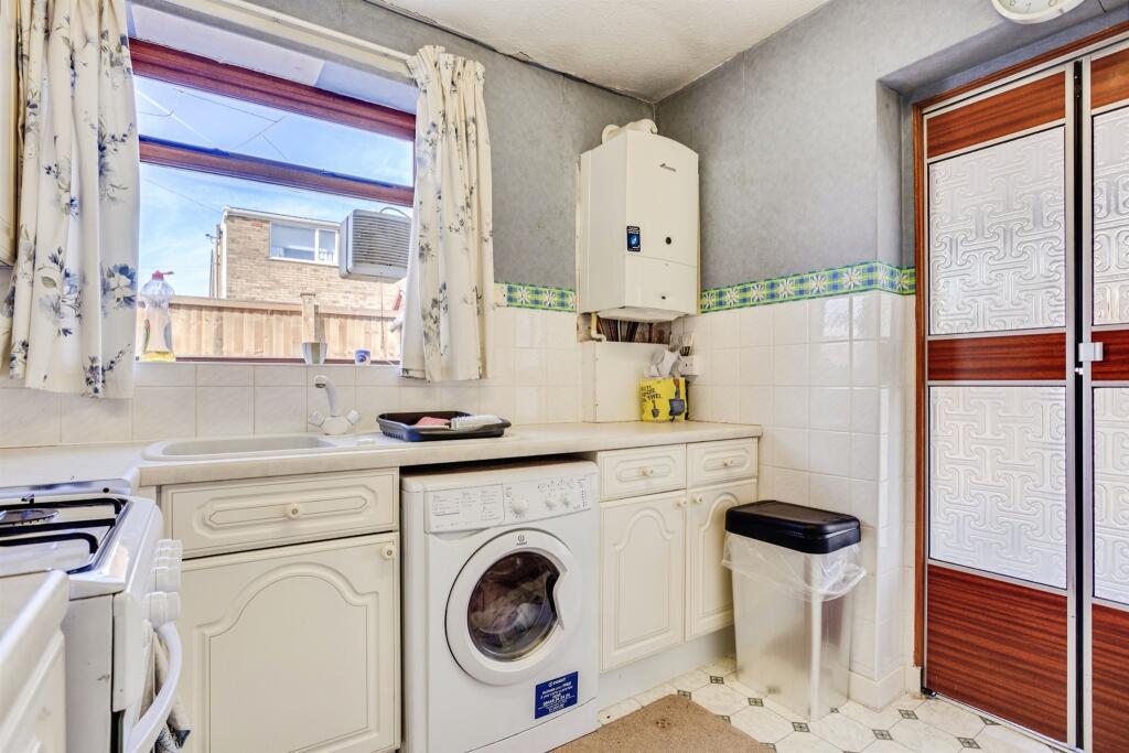 House in Wakefield, Windmill Hill, Crofton - View 5
