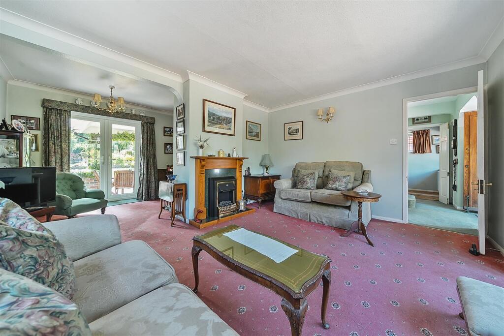 Linersh Wood Close, Bramley, Guildford photo 4