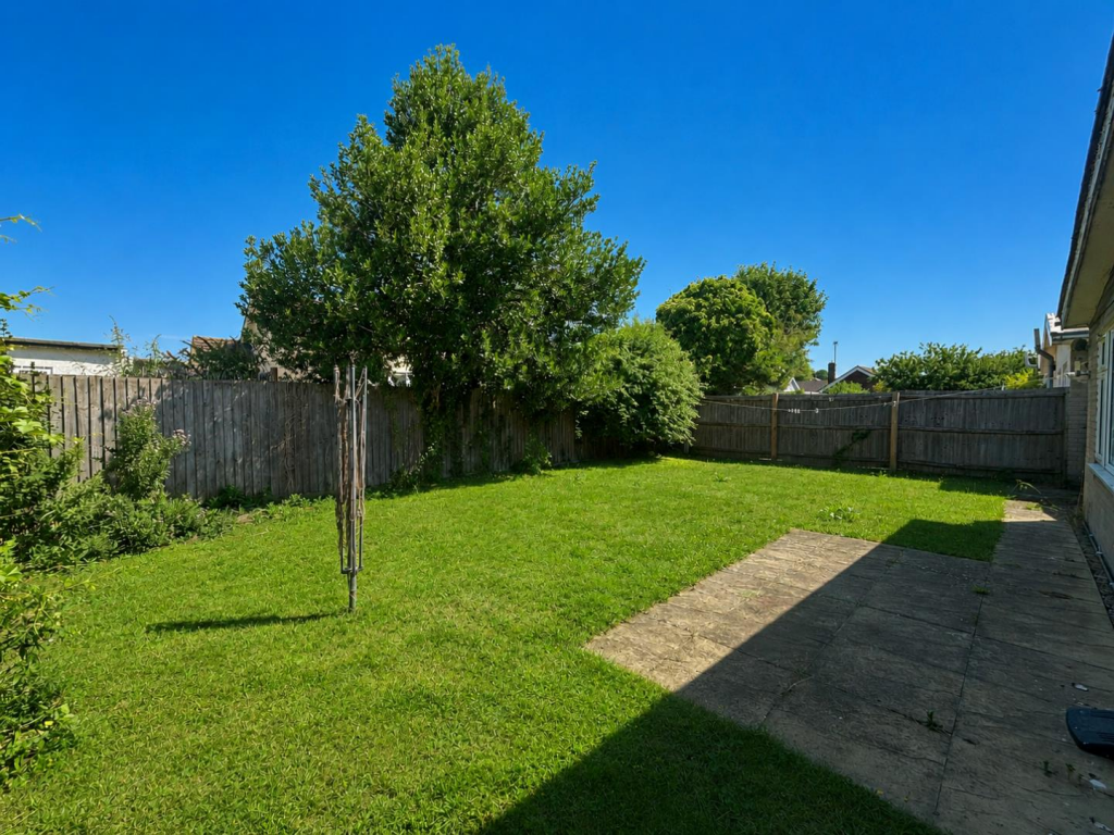 Queens Drive, Mildenhall photo 4