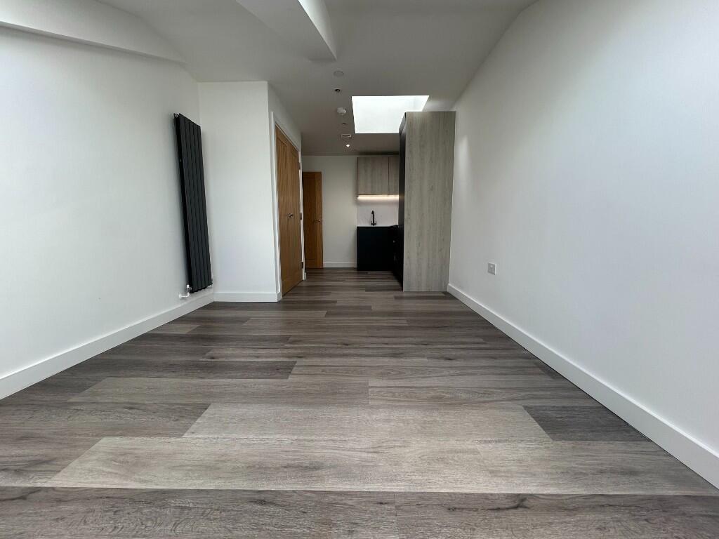 Apartment in Guildford - View 4