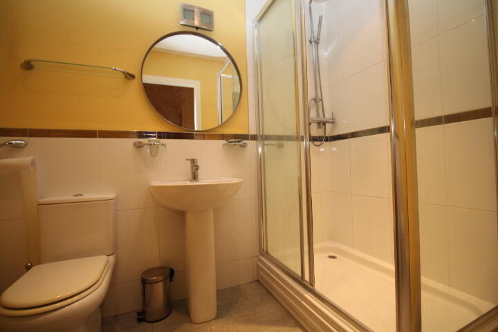 Apartment in Glasgow - More
