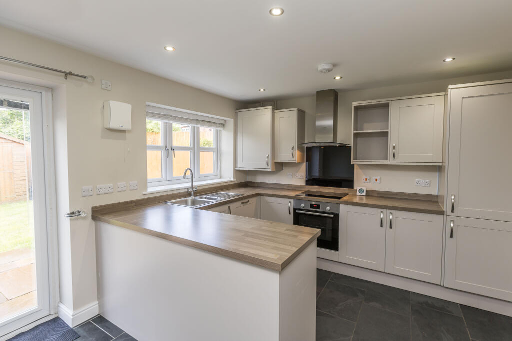 Yr Hendy, Wrexham, LL11 - View 4