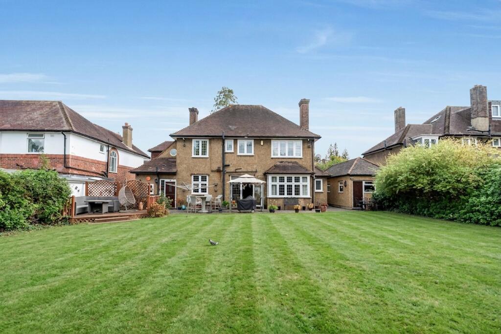House in Sutton - View 3