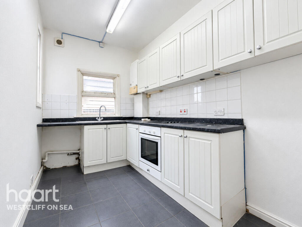 Northview Drive, WESTCLIFF-ON-SEA photo 2