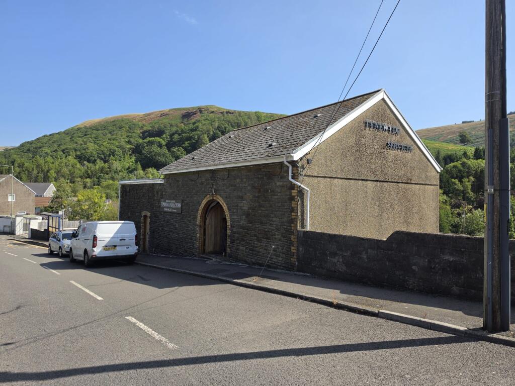 Apartment in Cardiff, Ogmore Valley - View 3