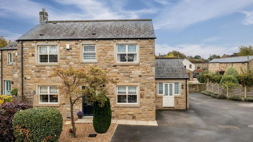 Main image of property: Sedgegarth, Thorner, Leeds