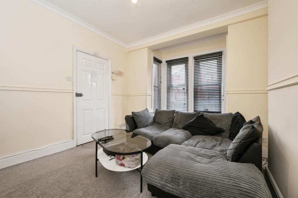 Apartment in Southampton - View 2