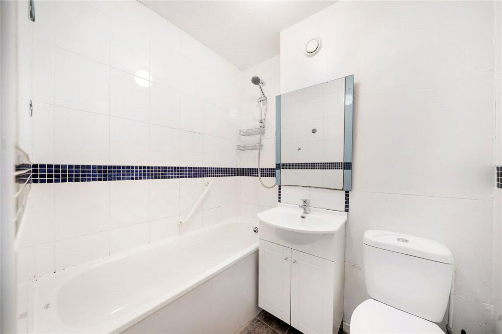 House in London, Elthorne Estate, Archway - View 2
