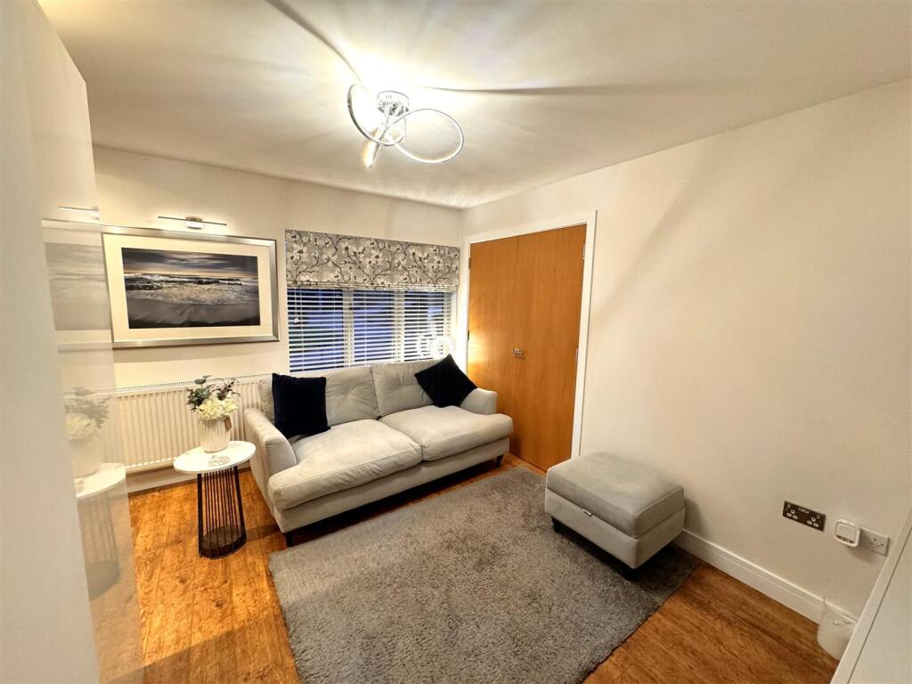 Apartment in Northampton - More