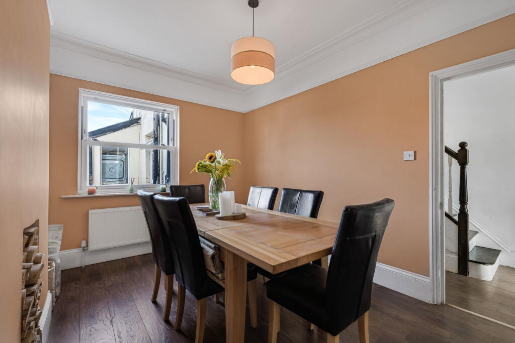 House in Gloucester - View 3
